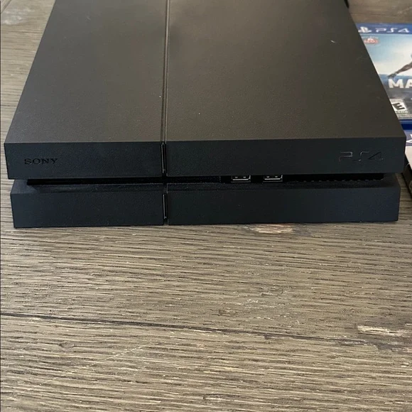 Sony PlayStation 4  (PS4) gaming console bundle - Picture 2 of 8